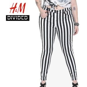 sale 🥰 Divided by H&M Black & White Skinny Jeans